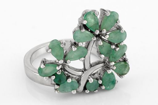 Серебряное кольцо с изумрудом 25320 купить в магазине Самоцветы мира