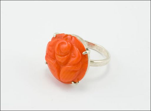  Серебряное кольцо с оранжевым кораллом 25929 купить в магазине Самоцветы мира
