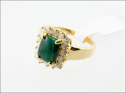 Позолоченное кольцо из мельхиора с малахитом 26751 купить в магазине Самоцветы мира
