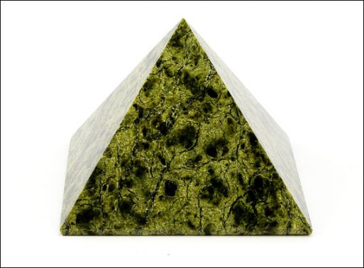 Пирамиду из змеевика 27056 купить в магазине Самоцветы мира