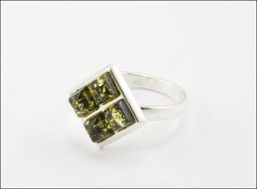 Мельхиоровое кольцо с янтарём 27330 купить в магазине Самоцветы мира