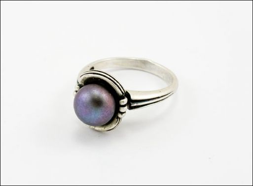 Серебряное кольцо с чёрным жемчугом Цветок 27393 купить в магазине Самоцветы мира