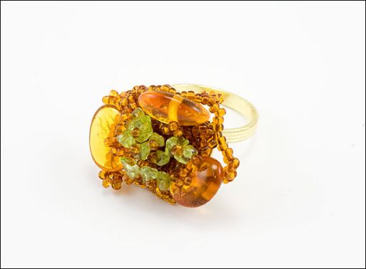 Янтарное кольцо 27398 купить в магазине Самоцветы мира