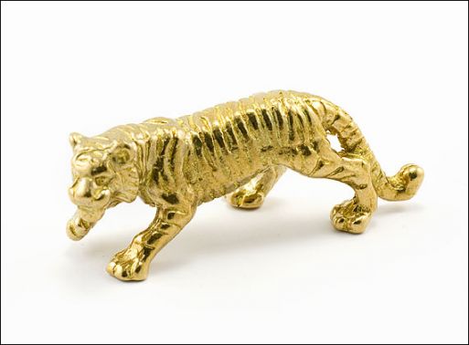 Фигурка из бронзы тигр крадется 50х20х15 мм ― Самоцветы мира