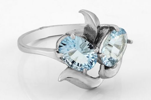 Серебряное кольцо с топазом 27792 купить в магазине Самоцветы мира