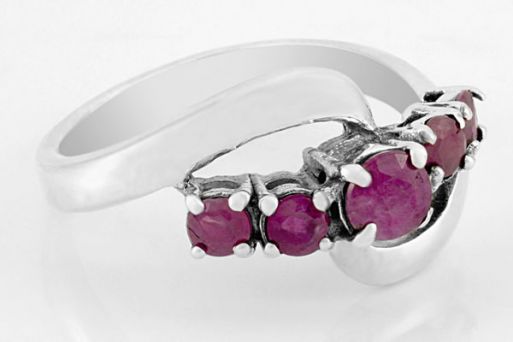 Серебряное кольцо с рубином 28042 купить в магазине Самоцветы мира