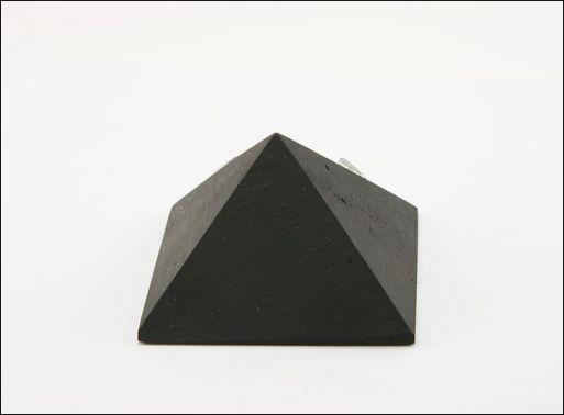 Шунгитовую пирамиду 28080 купить в магазине Самоцветы мира
