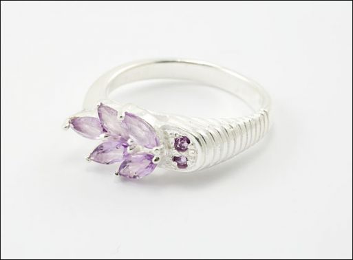 Серебряное кольцо с аметистом 28156 купить в магазине Самоцветы мира