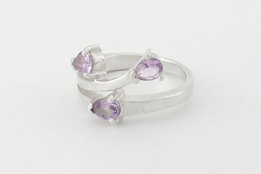 Серебряное кольцо с аметистом 28171 купить в магазине Самоцветы мира