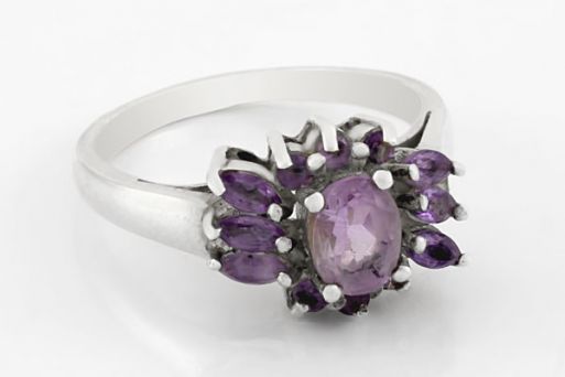 Серебряное кольцо с аметистом 28173 купить в магазине Самоцветы мира