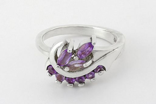 Серебряное кольцо с аметистом 28176 купить в магазине Самоцветы мира