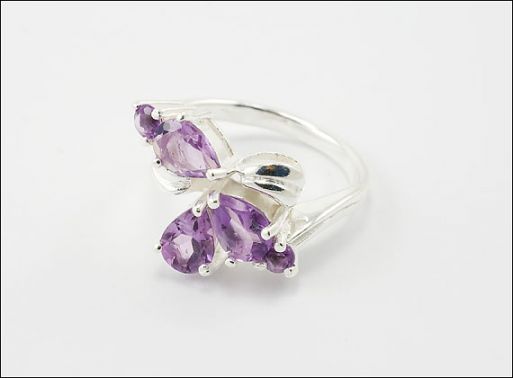 Серебряное кольцо с аметистом 28179 купить в магазине Самоцветы мира