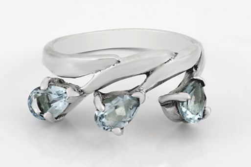Серебряное кольцо с топазом 28332 купить в магазине Самоцветы мира