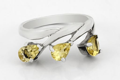Серебряное кольцо с цитрином 28411 купить в магазине Самоцветы мира