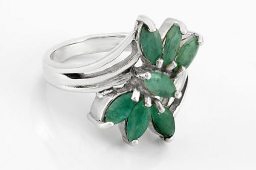Серебряное кольцо с изумрудом 28485 купить в магазине Самоцветы мира