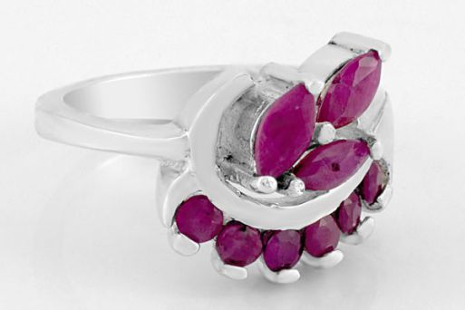 Серебряное кольцо с рубином 28503 купить в магазине Самоцветы мира
