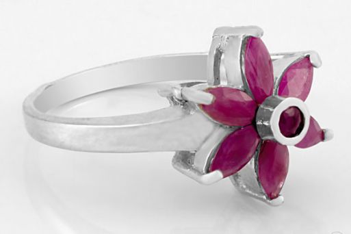 Серебряное кольцо с рубином 28506 купить в магазине Самоцветы мира