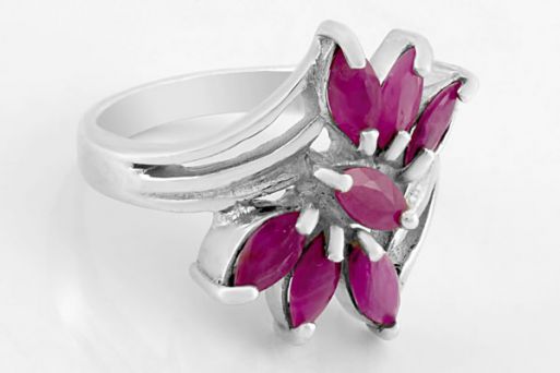 Серебряное кольцо с рубином 28517 купить в магазине Самоцветы мира