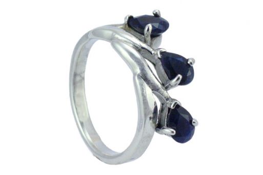 Серебряное кольцо с сапфиром 28529 купить в магазине Самоцветы мира