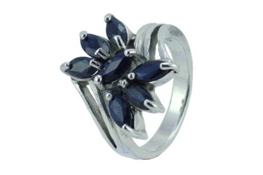 Серебряное кольцо с сапфиром 28563 купить в магазине Самоцветы мира