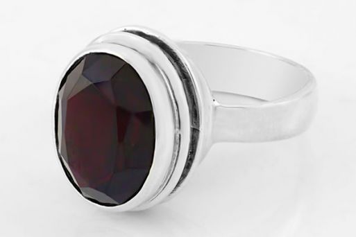 Серебряное кольцо с гранатом 28582 купить в магазине Самоцветы мира