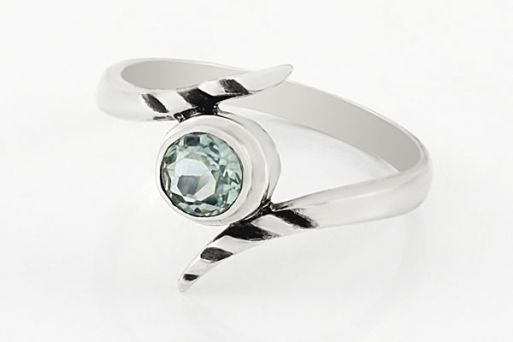 Серебряное кольцо с топазом 28602 купить в магазине Самоцветы мира