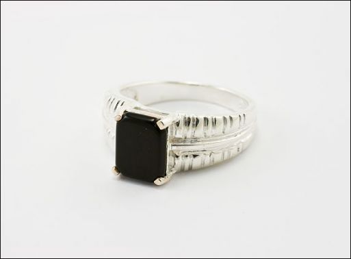 Серебряное кольцо с чёрным агатом 29377 купить в магазине Самоцветы мира