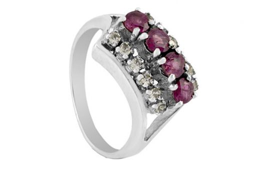 Серебряное кольцо с рубином и фианитами 29393 купить в магазине Самоцветы мира