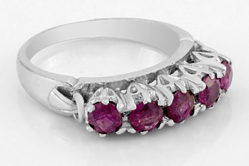 Серебряное кольцо с рубином 25289 купить в магазине Самоцветы мира