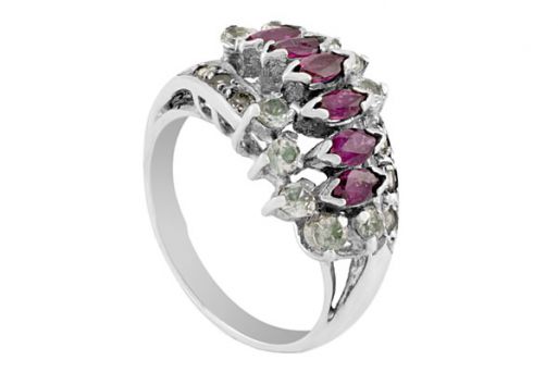 Серебряное кольцо с рубином и фианитами 29413 купить в магазине Самоцветы мира