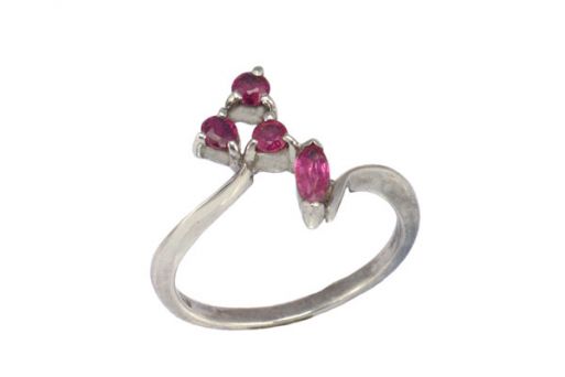 Серебряное кольцо с рубином 29462 купить в магазине Самоцветы мира