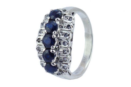 Серебряное кольцо с сапфиром и фианитами 29469 купить в магазине Самоцветы мира