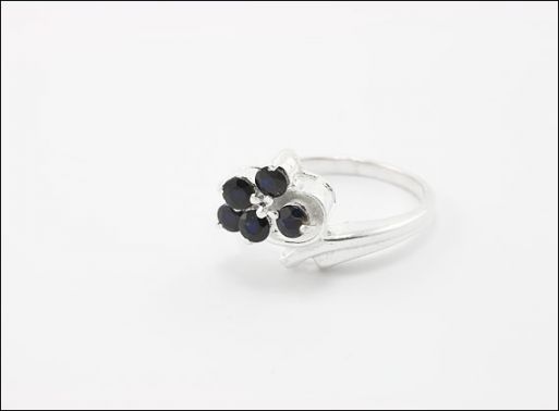 Серебряное кольцо с сапфиром 29502 купить в магазине Самоцветы мира