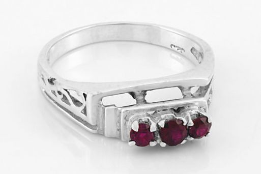 Серебряное кольцо с гранатом 29535 купить в магазине Самоцветы мира