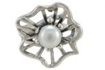 Кольцо из серебра с жемчугом белым шар 7 мм Ромашка 29619