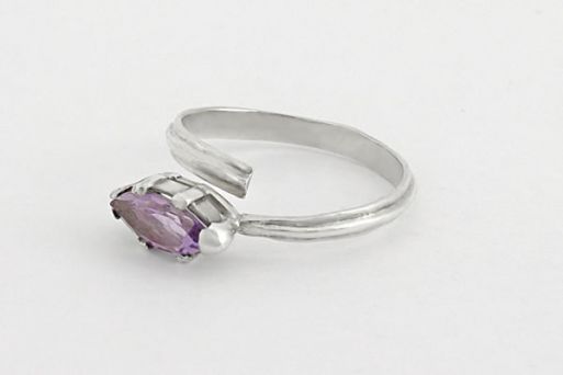 Серебряное кольцо с аметистом 29635 купить в магазине Самоцветы мира