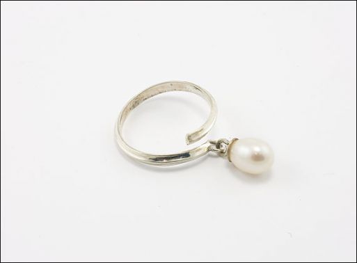 Серебряное кольцо с жемчугом 29646 купить в магазине Самоцветы мира