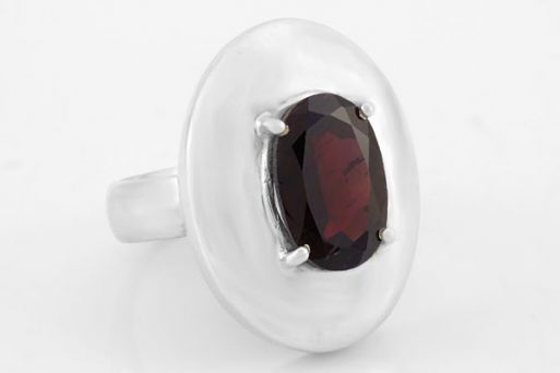Серебряное кольцо с гранатом 29699 купить в магазине Самоцветы мира