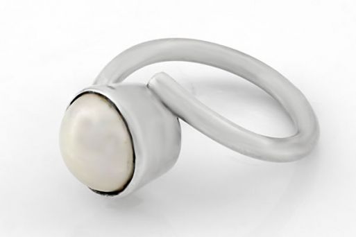 Серебряное кольцо с жемчугом 29753 купить в магазине Самоцветы мира