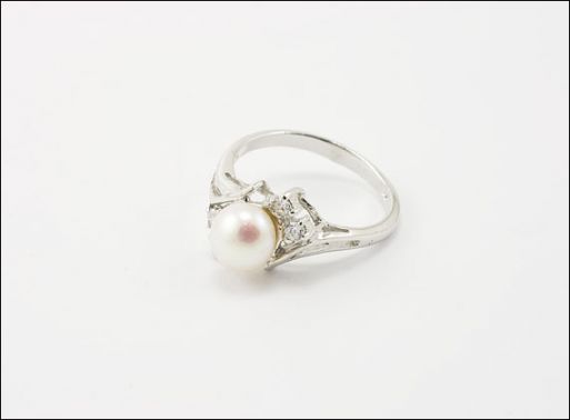 Серебряное кольцо с жемчугом 33080 купить в магазине Самоцветы мира
