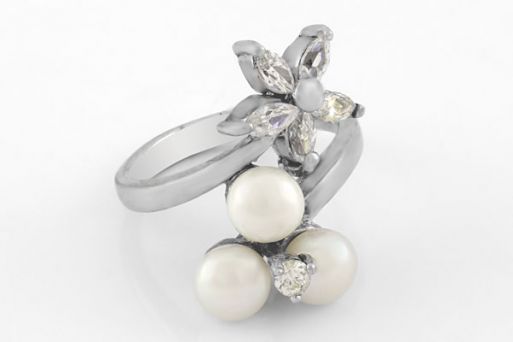 Серебряное кольцо с жемчугом 29781 купить в магазине Самоцветы мира