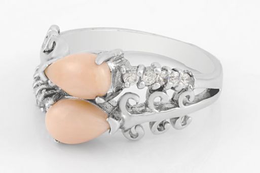 Серебряное кольцо с кораллом и фианитами 29863 купить в магазине Самоцветы мира