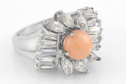 Серебряное кольцо с кораллом и фианитами 29868 купить в магазине Самоцветы мира