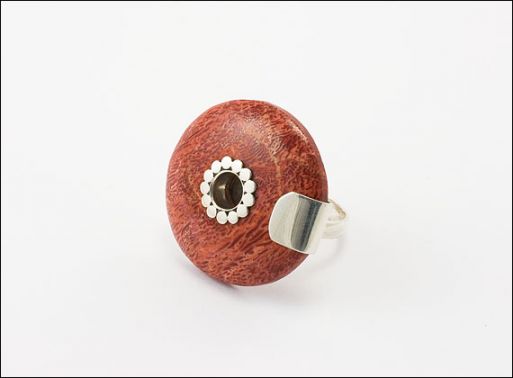 Серебряное кольцо с кораллом 29922 купить в магазине Самоцветы мира