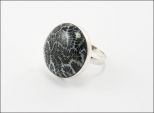 Кольцо из серебра с кораллом чёрным круг 25 мм 30047