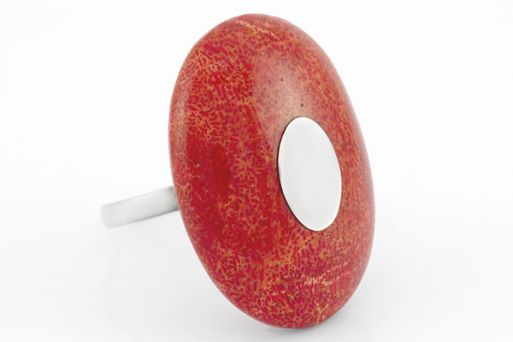 Серебряное кольцо с кораллом 30056 купить в магазине Самоцветы мира
