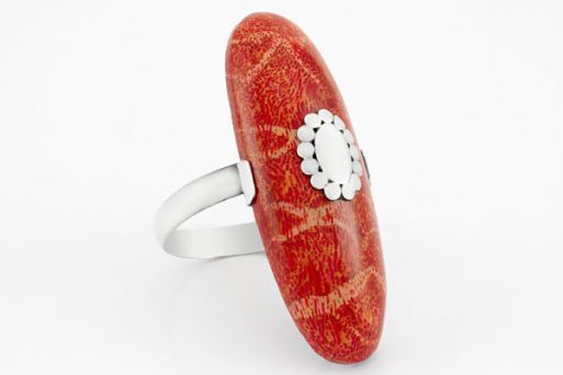 Серебряное кольцо с кораллом 30062 купить в магазине Самоцветы мира