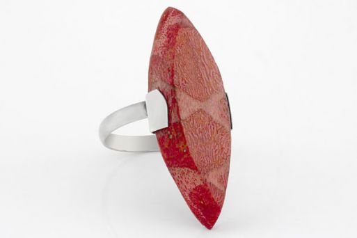 Серебряное кольцо с кораллом 30076 купить в магазине Самоцветы мира