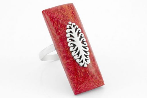Серебряное кольцо с кораллом 30077 купить в магазине Самоцветы мира