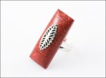 Кольцо из серебра с кораллом красным прямоугольник 15х40 мм 30077